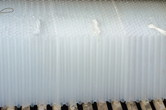 寒冬將至，潔康蜂窩斜管安裝工人再出發